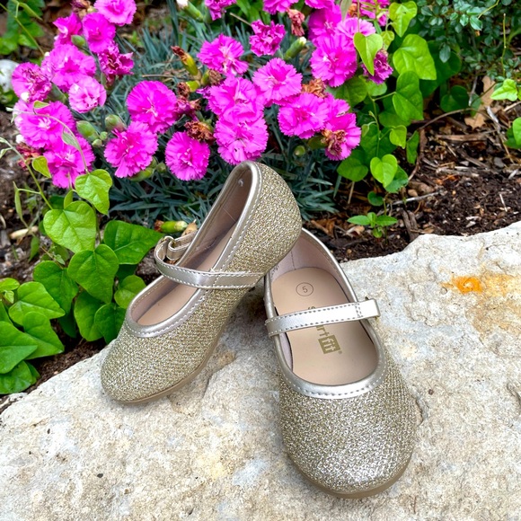 Smart Fit Shoes Smart Fit Gold Glitter Shoes Size 5 Poshmark